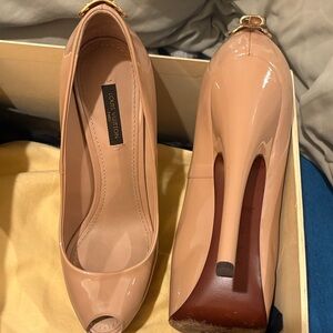 Louis Vuitton Blush Patent Leather Peep-Toe Pumps 4” size 37.5